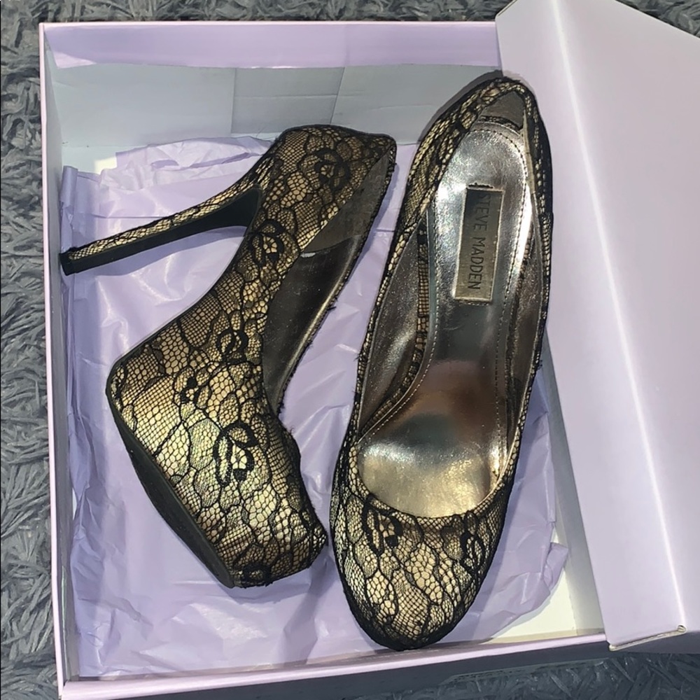 Steve Madden lace pumps